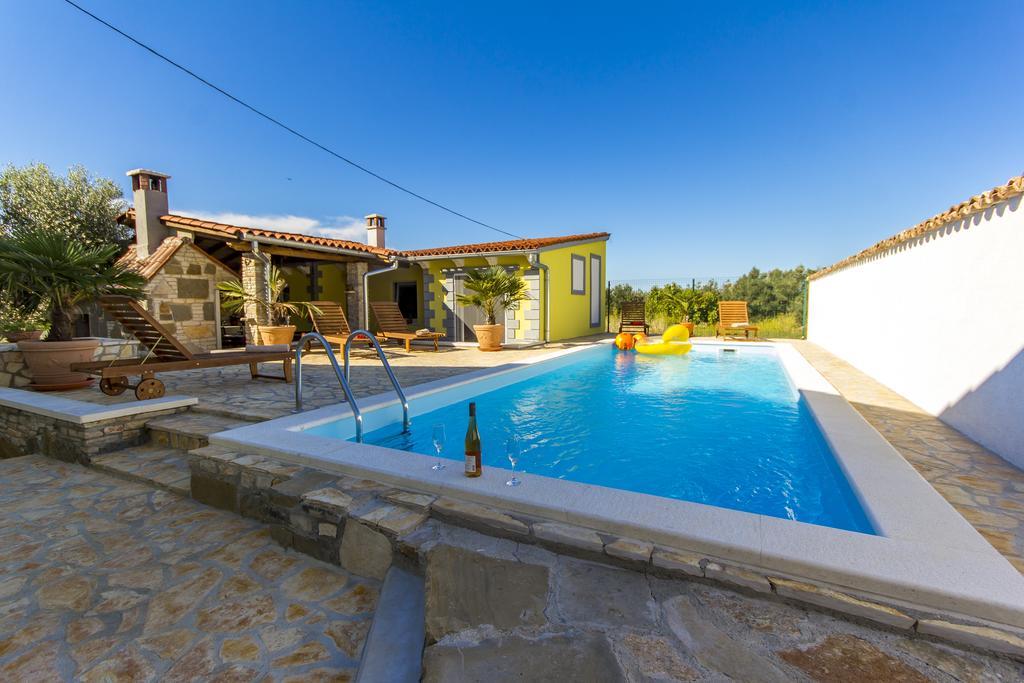 Holiday Home Bukovac Pula Buitenkant foto