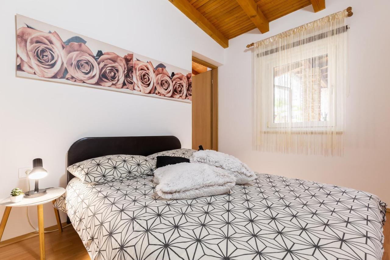 Holiday Home Bukovac Pula Buitenkant foto