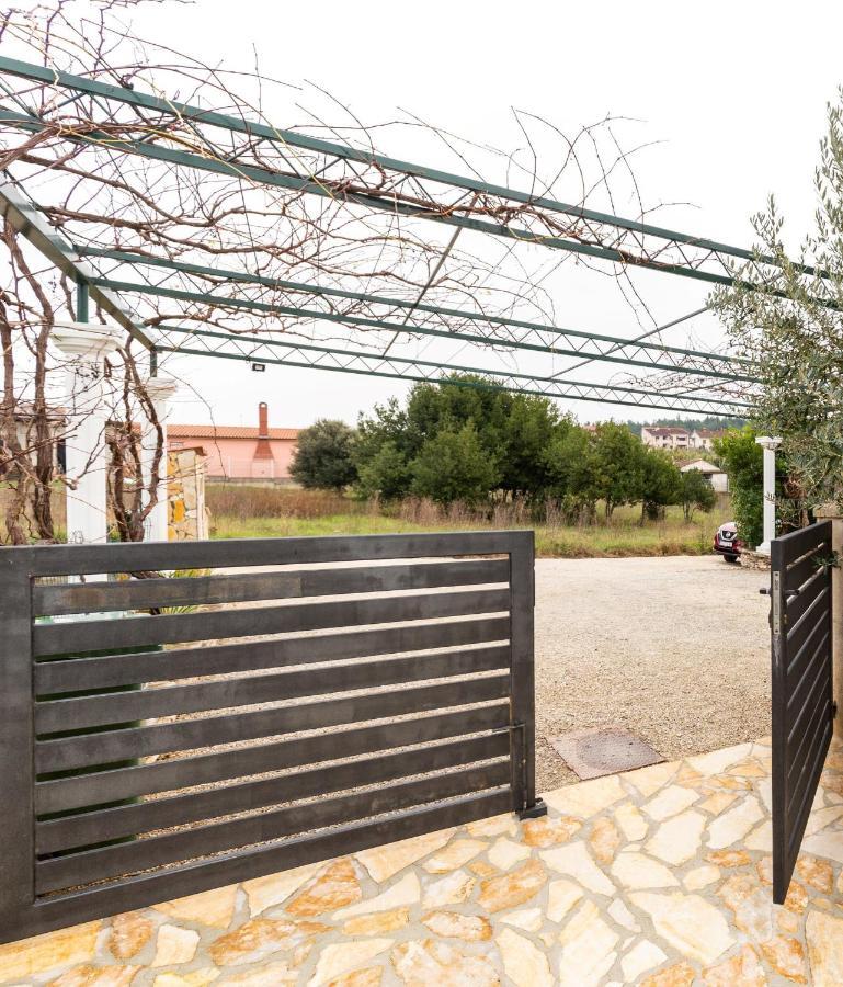 Holiday Home Bukovac Pula Buitenkant foto